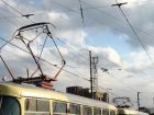 На севере Волгограда иномарка протаранила трамвай: движение парализовало на час