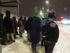 «Пальцы до сих пор обморожены»: волгоградцы леденеют на остановках от отсутствия гортранспорта