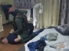 Банду телефонных мошенников уложил СОБР в роскошном доме: видео
