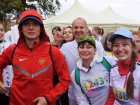 Участники "Красочного забега" вместе с Еленой Исинбаевой вышли на старт в дождь и ветер