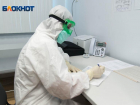 Прививки против COVID-19 сделали обязательными для волгоградских медиков 