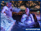 Морозные проруби, спасатели и бикини: ночные крещенские купания в Волгограде в объективе фотографа 