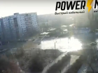 В Волжском за 20 секунд улица превратилась в море: смотрим видео