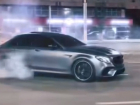 "С номерами слабо?": дрифт Mercedes в центре Волгограда сняли на видео