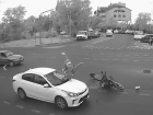 Байкера кувыркнуло с подбросом в ДТП с иномаркой на шоссе Авиаторов