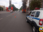 Первые минуты возгорания фургона у остановки в центре Волгограда попали на видео 