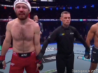 Волгоградец Борщев в шапочке Санты проиграл бой UFC