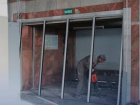 Двери выломали на станции трамвая "Пионерская" в Волгограде 