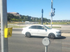 "Под машины с ребенком бросаться?": волгоградский общественник о ситуации на дороге у детского парка