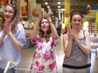 Одиннадцать девушек чуть не разгромили Selgros в Волгограде во время покупок