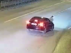 Водитель снес волгоградку на "зеленый": момент жуткой аварии попал на видео