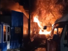 Пожар на Тракторном рынке Волгограда: фото и видео