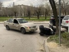 Пенсионер за рулем Daewoo не уступил дорогу и влетел в скутер в Волгограде