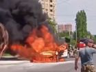 Взрывы горящего Ford Kuga сняли на видео в Волгограде