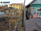 Дом вместе с двумя волгоградками скоро уйдёт под землю: чего стоил отказ переехать с хорошего места