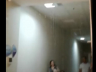 ﻿На видео попал потоп в зоне фуд-корта крупного торгового центра Волгограда