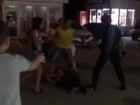 Очевидец снял на видео избиение сотрудником ЧОП мужчины в центре Волгограда