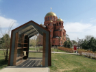 Позором праздничного Волгограда назвали жители немытые остановки и разруху у храма
