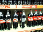 Одержимые баллами покупатели скрутили крышечки с бутылок Coca-Cola в волгоградском магазине