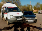 В Волжском в аварии скорой с «Ладой Грантой» пострадала медсестра