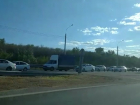 Впечатляющая пятничная пробка на выезде из Волгограда попала на видео