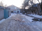 Волгоградцы жалуются на разбросанный по дороге хлеб на юге города