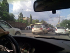 На севере Волгограда ДТП с автобусом собрало огромную пробку на Первой Продольной