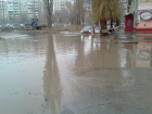 Первая оттепель в Волгограде: затопленные дворы, смытый асфальт и  переполненные ливневки