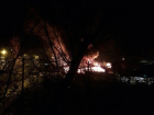 Пожарные полтора часа боролись с огнем на Тракторозаводском рынке Волгограда ﻿