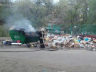 Бомжи устроили пожар около детской поликлиники в Волгограде