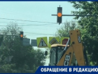 Цвет настроения желтый: на "адском перекрестке" в Дзержинском районе третий день мигают светофоры