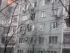 Момент падения из окна жителя взорвавшегося подъезда в Волгограде попал на видео