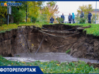 Обрушен склон поймы, центр Волгограда топит канализацией: фоторепортаж с места ЧП