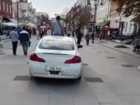 Волгоградец на белоснежном Nissan рассекал по пешеходной улице Саратова: видео