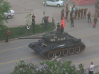 Волгоградцы жалуются на испорченный военной техникой асфальт