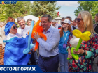 Белоснежные парусники, 94-летняя тревел-блогер и губернатор с роботами: как Волгоград гуляет третий день фестиваля Молодежи