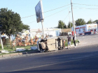 Рано утром отечественная легковушка перевернулась в Волгограде: авария попала на видео