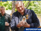 Катался на аттракционах и кормил зверей: мэр Донецка замечен в центре Волгограда 