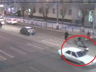 Момент столкновения Mercedes с 13-летним школьником сняли на видео в Волгограде