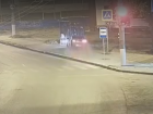 Иномарка влетела в остановку в Волгограде: видео 