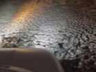 В фекальную ловушку попали волгоградцы на автомобиле: вылезали через окна