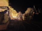 Барачный жилой дом почти 4 часа тушили в Волгоградской области 
