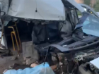 Пассажирский микроавтобус искорежило в смертельной аварии на Второй продольной в Волгограде