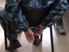 В Волгограде сотрудник колонии за взятки доставлял телефон осужденному