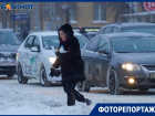 Обычный снег парализовал Волгоград: фото и видео