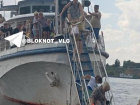 «Выглядит как кораблекрушение»: в воду высаживают пассажиров на юге Волгограда