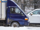 Под Волгоградом угонщик на школьном автобусе въехал в сугроб и уснул в чужой машине