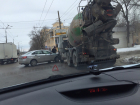 LADA Vesta протаранила бетономешалку на севере Волгограда