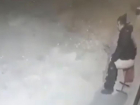 Пахучий "привет" в урне: волгоградец разозлился на закрытый магазин на видео