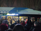 Тысячи пассажиров и погоня за автобусами: что творится на остановках в центре Волгограда 2 февраля